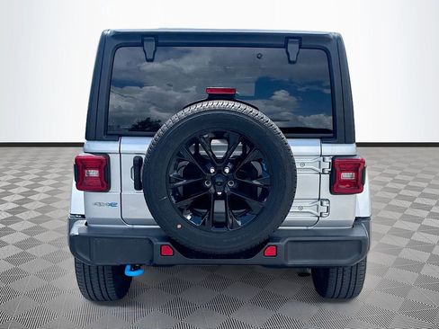 Used 2022 Jeep Wrangler Unlimited Sahara AWD/4WD image 7
