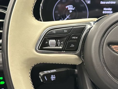 Used 2023 Bentley Bentayga AWD/4WD image 25