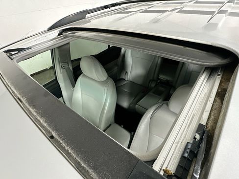 Used 2012 Toyota Highlander SE w/ Tow Pkg image 21