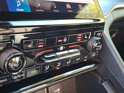 New 2025 Jeep Grand Cherokee Limited image 16