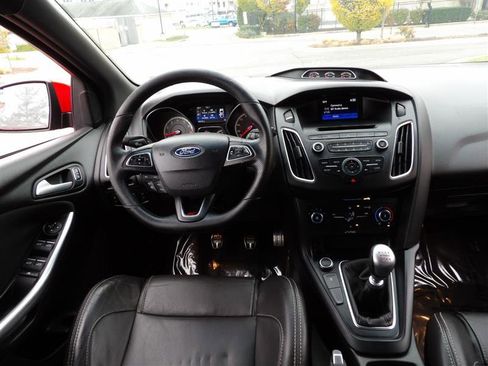 Used 2017 Ford Focus ST image 14