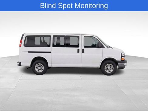 Used 2025 Chevrolet Express 3500 LT w/ LT Preferred Equipment Group RWD image 8