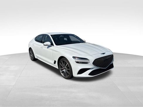 Used 2025 Genesis G70 2.5T image 3