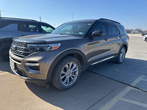 Used 2021 Ford Explorer XLT w/ Equipment Group 202A image 1