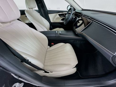 Used 2024 Mercedes-Benz E 350 4MATIC Sedan image 31