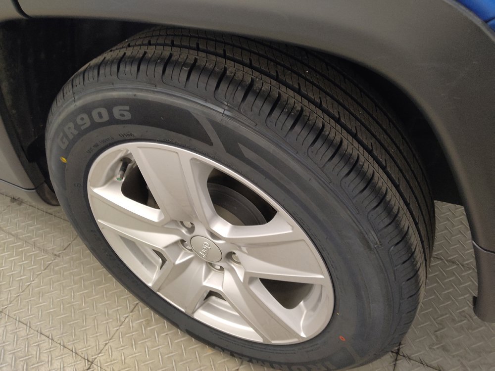Used 2022 Jeep Compass Latitude w/ Mopar Graphics Package FWD image 31