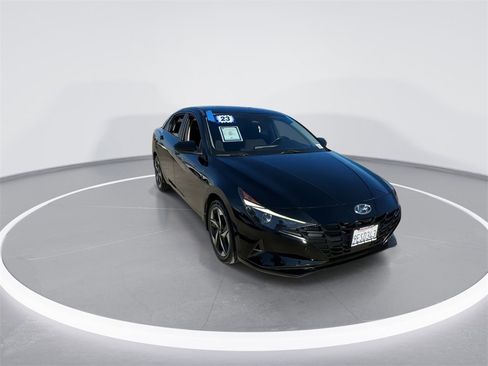 Used 2023 Hyundai Elantra SEL w/ Convenience Package image 3