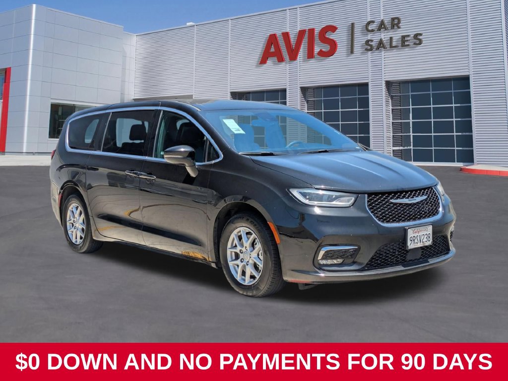 Used 2025 Chrysler Pacifica Select FWD image 3