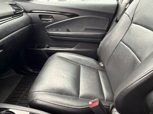 Used 2018 Honda Pilot Touring image 12