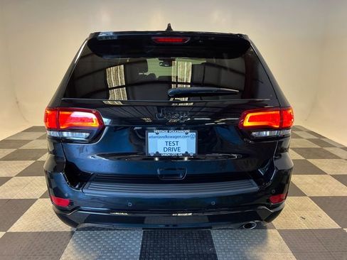 Used 2021 Jeep Grand Cherokee Laredo X RWD image 4