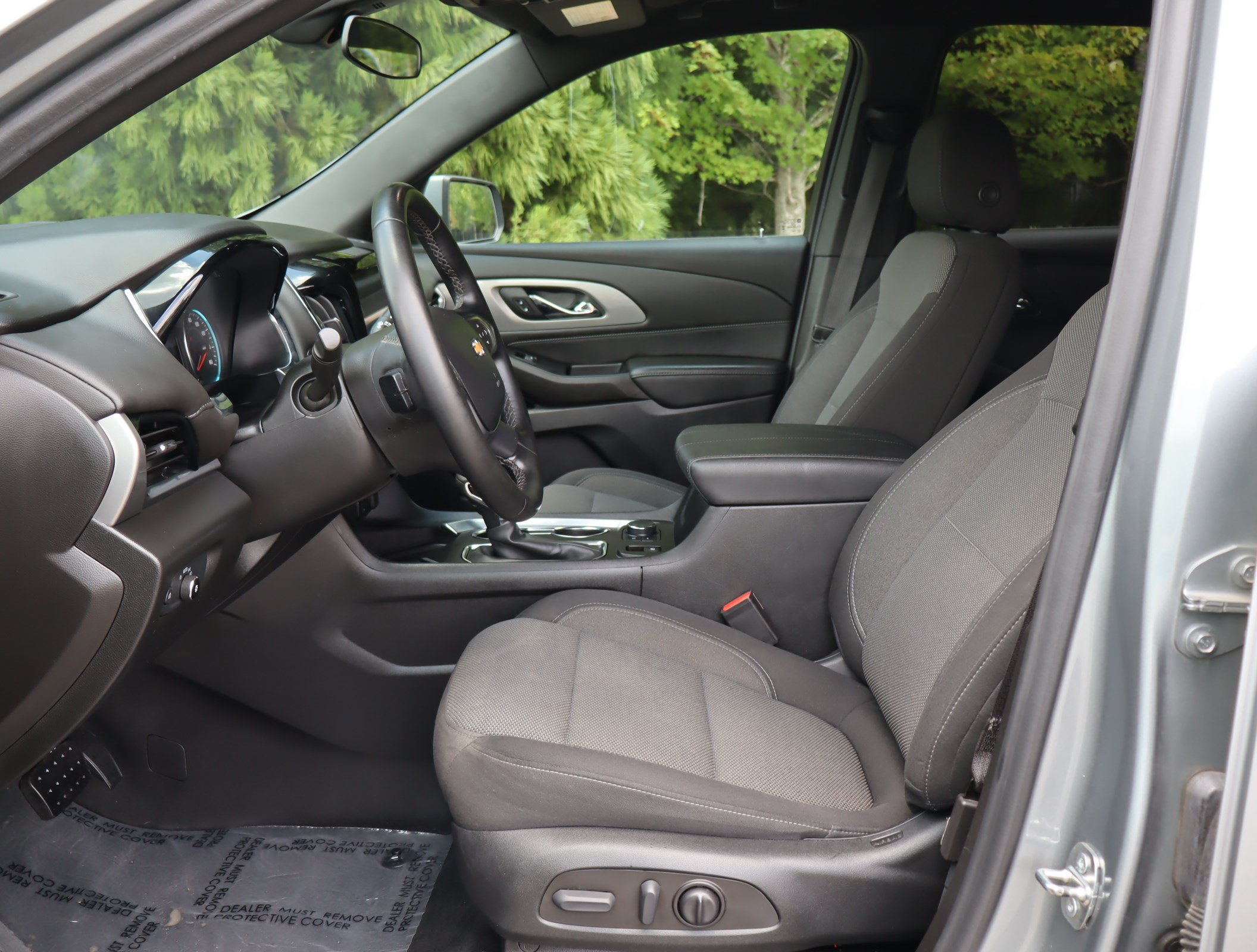 Used 2023 Chevrolet Traverse LT FWD image 15