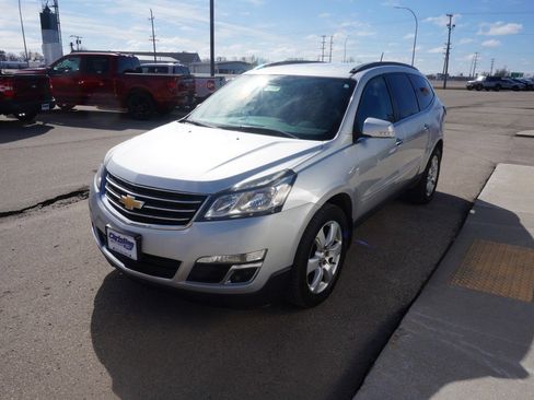 Used 2016 Chevrolet Traverse LT w/ Style and Technology Package image 5