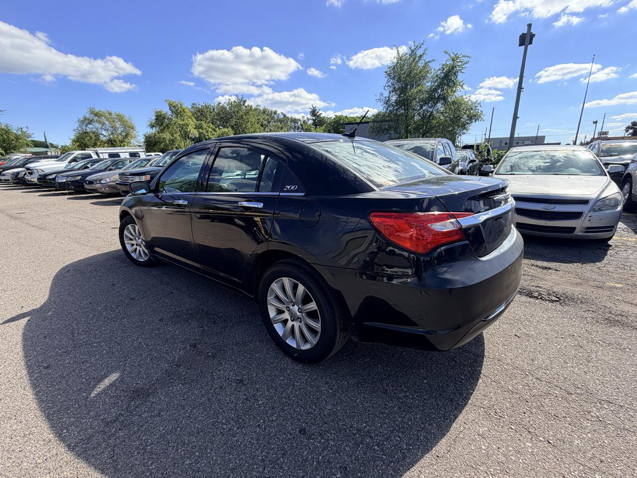 Used 2013 Chrysler 200 Limited FWD image 3