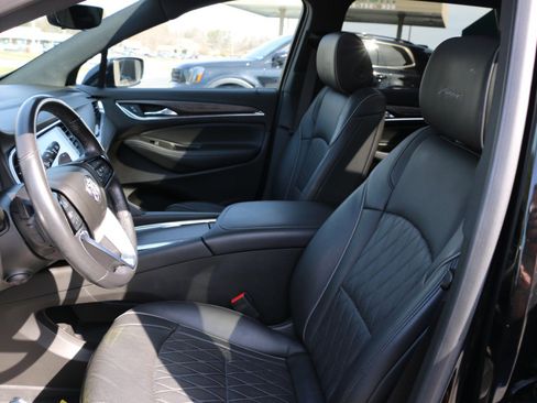 Used 2023 Buick Enclave Avenir image 31