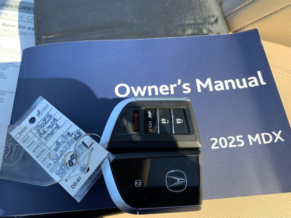Used 2025 Acura MDX SH-AWD image 9