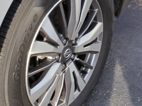 Used 2020 Nissan Pathfinder SL image 23