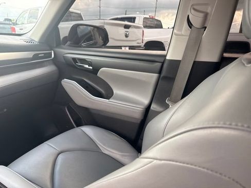 Used 2020 Toyota Highlander XLE w/ Protection Package #3 AWD/4WD image 20