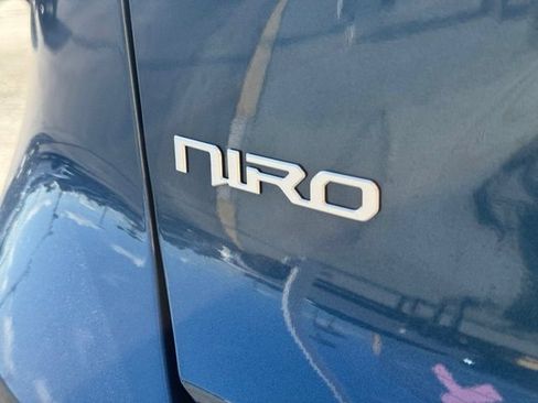 Certified 2025 Kia Niro SX Touring FWD image 35
