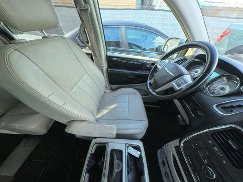 Used 2012 Chrysler Town & Country Touring-L w/ Entertainment Group #2 FWD image 28