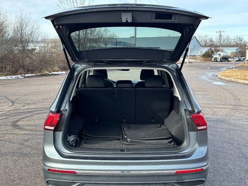 Used 2023 Volkswagen Tiguan SE w/ Panoramic Sunroof Package image 7