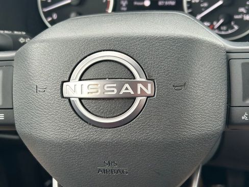 Used 2025 Nissan Rogue SV FWD image 32