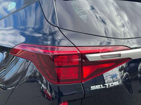 Used 2023 Kia Seltos LX image 10