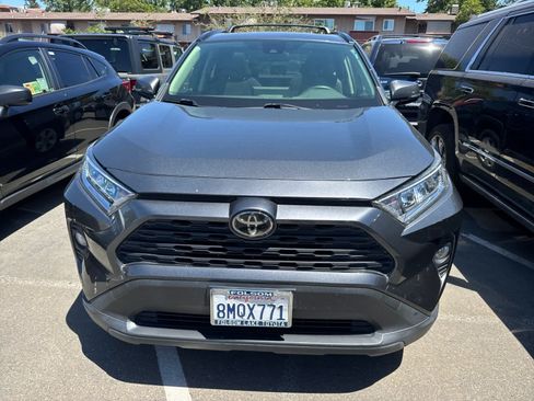 Used 2019 Toyota RAV4 XLE w/ Convenience Package AWD/4WD image 18