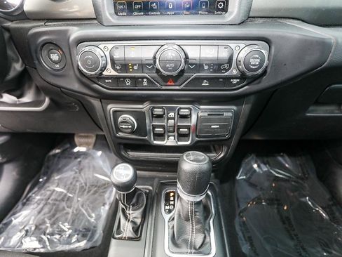 Used 2023 Jeep Wrangler Sahara w/ Cold Weather Group image 19