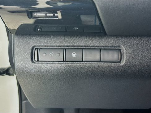 Used 2024 Nissan Pathfinder SV FWD image 11