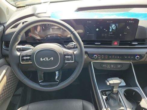 New 2026 Kia Carnival EX FWD image 19