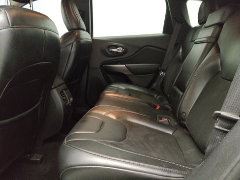 Used 2019 Jeep Cherokee Latitude Plus FWD image 18