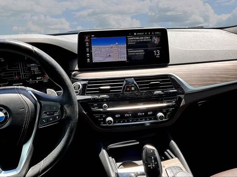 Used 2021 BMW 530i w/ Premium Package RWD image 9