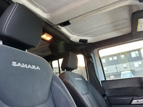 Used 2018 Jeep Wrangler Unlimited Sahara w/ Connectivity Group image 17