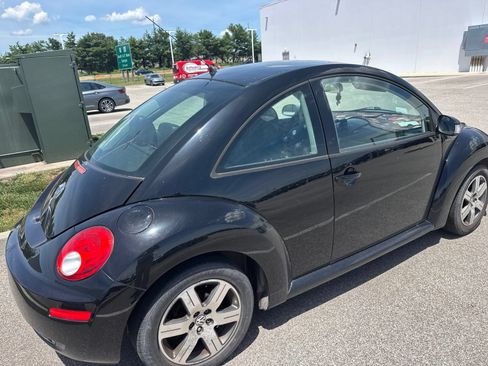 Used 2006 Volkswagen Beetle Coupe FWD image 5