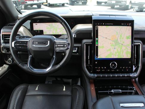 Used 2025 GMC Yukon Denali AWD/4WD image 30