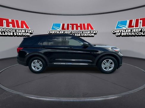 Used 2024 Ford Explorer XLT w/ Equipment Group 202A RWD image 9