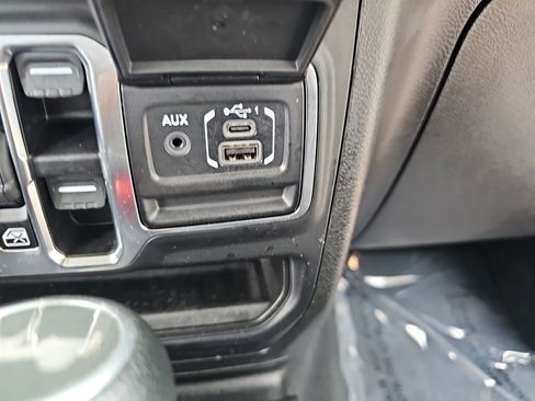 Used 2023 Jeep Wrangler Unlimited w/ Cold Weather Group image 23