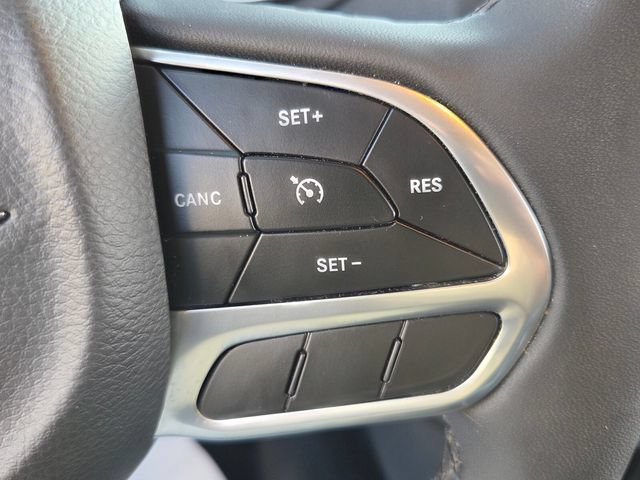 Used 2023 Chrysler 300 Touring RWD image 22
