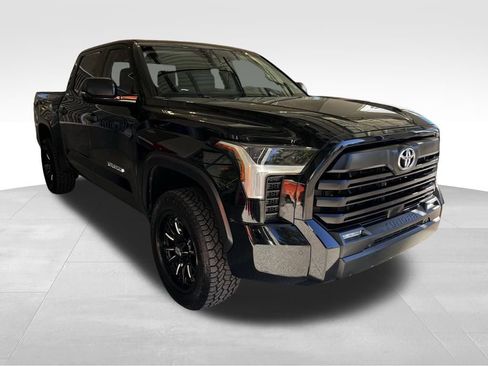 Used 2022 Toyota Tundra SR5 w/ SR5 Convenience Package image 4