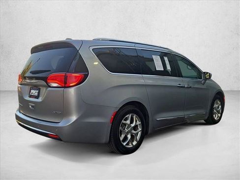 Used 2019 Chrysler Pacifica Limited FWD image 5