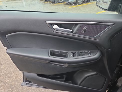 Used 2022 Ford Edge SE image 9