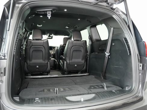 Used 2019 Chrysler Pacifica Limited w/ Advanced Safetytec Group image 35