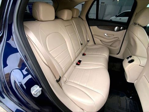 Used 2019 Mercedes-Benz GLC 350e 4MATIC w/ Premium Package image 19