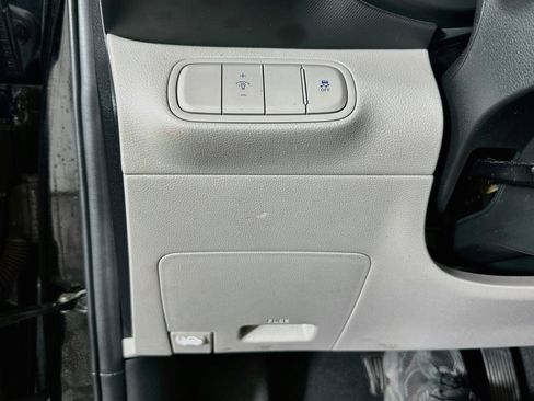 Used 2025 Hyundai Venue SEL FWD image 16