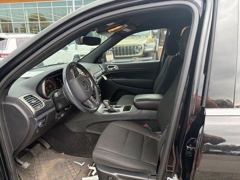 Used 2020 Jeep Grand Cherokee Laredo w/ 18" Wheel & 8.4" Radio Group image 10