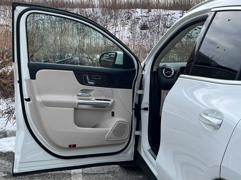 Used 2021 Mercedes-Benz GLA 250 4MATIC image 11