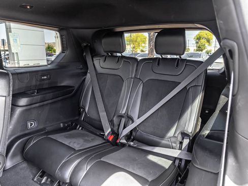 Used 2025 Jeep Grand Cherokee L Altitude RWD image 19