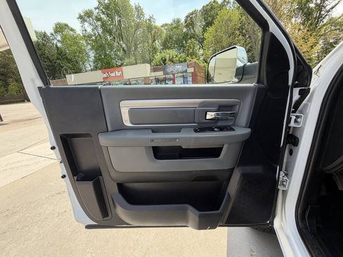 Used 2014 RAM 3500 SLT AWD/4WD image 9