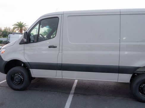 Used 2025 Mercedes-Benz Sprinter 2500 image 5
