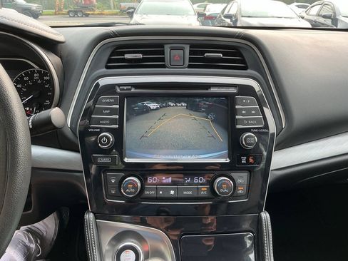 Used 2016 Nissan Maxima 3.5 SL w/ Interior Lighting Package FWD image 18